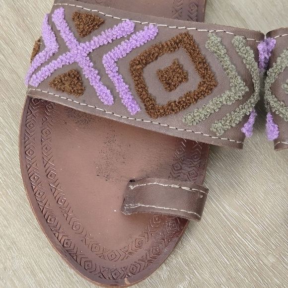 Free People Boho Torrence Flat Sandal Brown Leather Purple Embroidery Size 41 EU - Picture 5 of 13